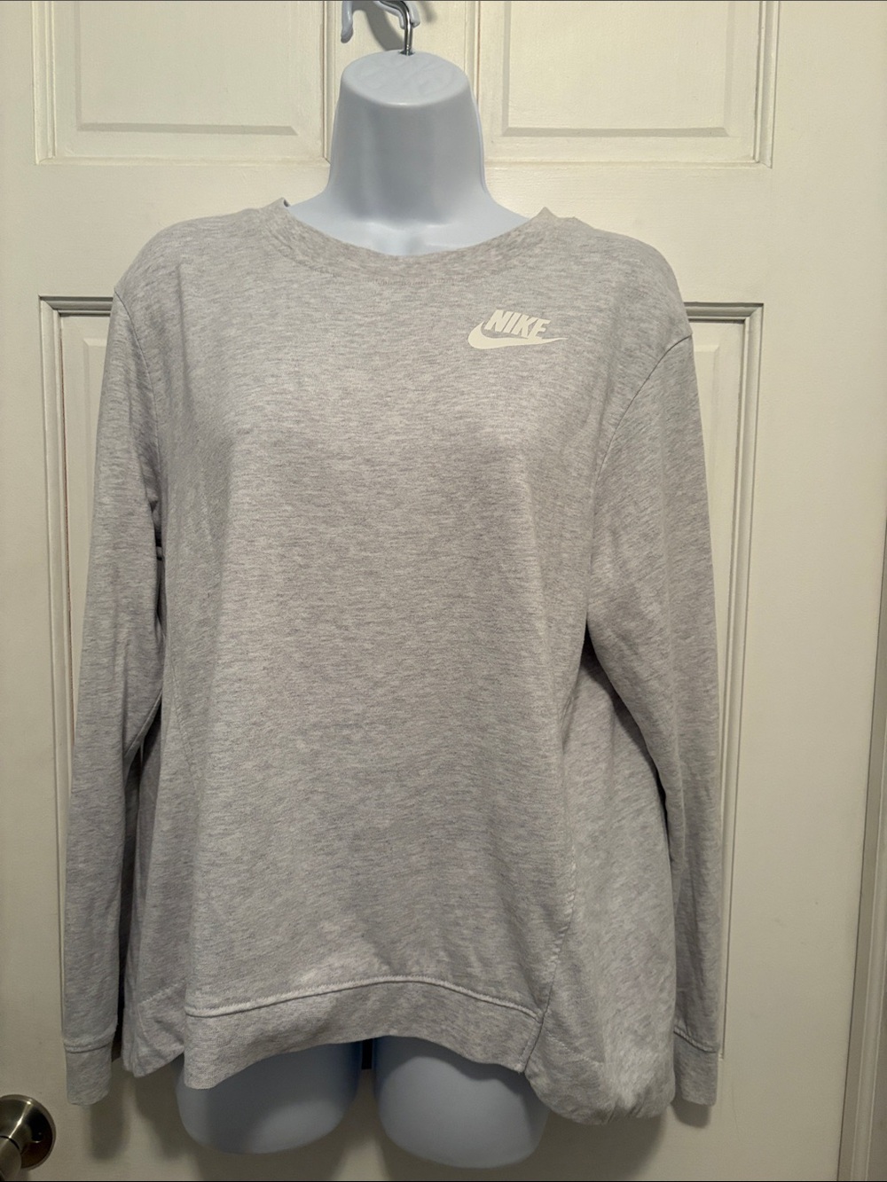 Nike Light Gray Women's Crew Sweatshirt with White Logo size Large